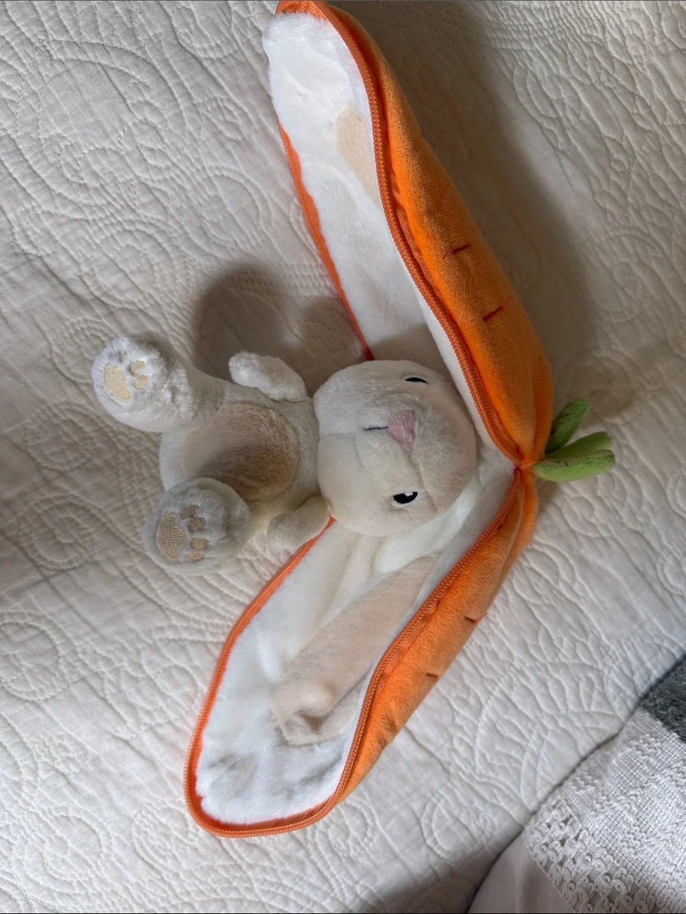 Flipetz Plush White Bunny in Orange Carrot